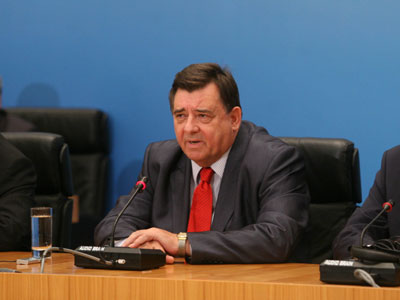 Καρατζαφέρης: Παπανδρέου ο Γ’