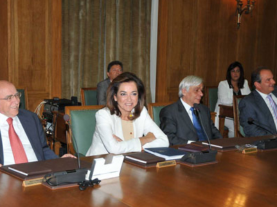 Ανασχηματισμός ή εκλογές η λύση για τον Καραμανλή;