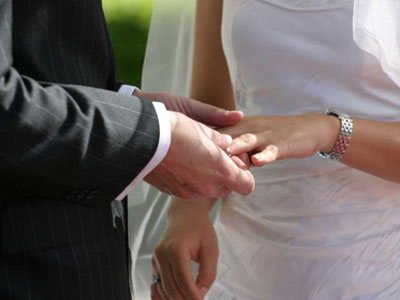 Τους κουμπάρους και τα μάτια σας