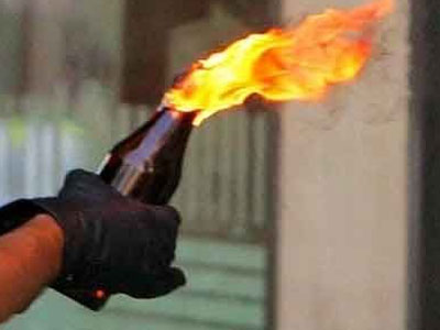 Μολότοφ κατά αστυνομικών