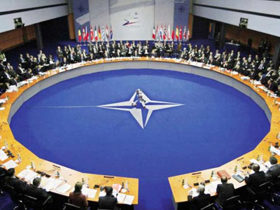 Στη σύνοδο του ΝΑΤΟ Δρούτσας- Βενιζέλος