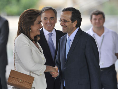 Στήθος με στήθος Ντόρα – Αντώνης