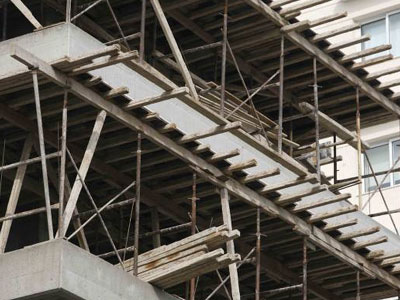 Πτώση στις οικοδομικές άδειες