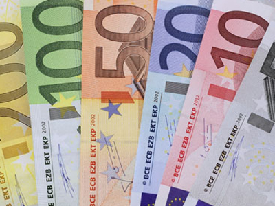 Βουτηγμένη στην ύφεση παραμένει η Ισπανία