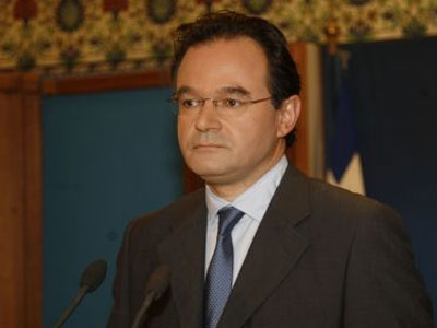 Αναχωρεί για τις ΗΠΑ ο Παπακωνσταντίνου