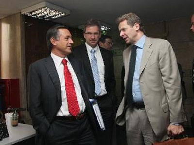 Νέες επαφές Παπακωνσταντίνου – τρόικας