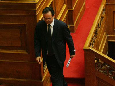 Διήμερο φωτιά για Παπακωνσταντίνου