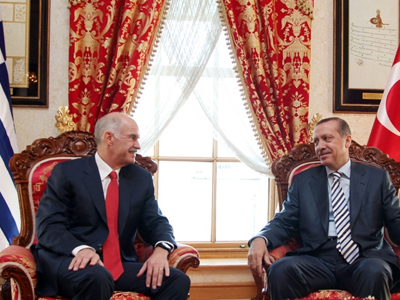 Μελετά τις προτάσεις Ερντογάν ο Παπανδρέου