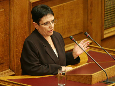 Παπαρήγα: Σταθερή και μόνιμη δουλειά για όλους