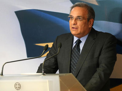 “Έξω” λέει αλήθειες για την οικονομία ο Παπαθανασίου