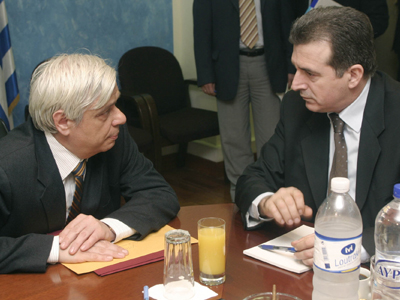 Λεκτικός πόλεμος Χρυσοχοΐδη – Παυλόπουλου