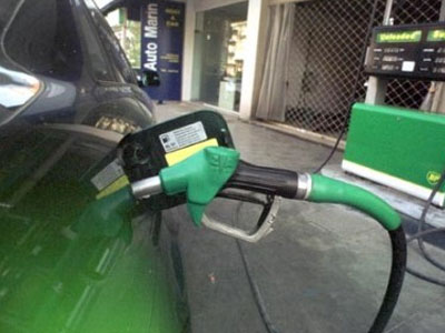 Ο Ήφαιστος “καίει” τα πρατήρια βενζίνης