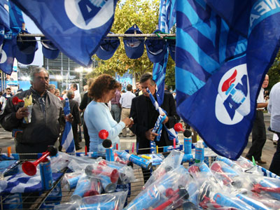 Εσωκομματικά μέτωπα στη Ρηγίλλης