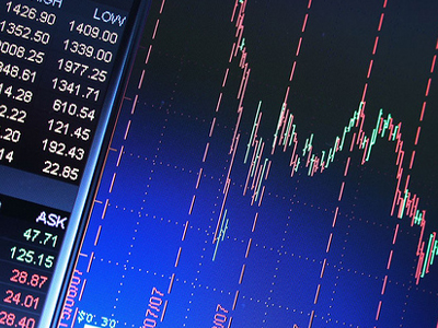 Ρουμπινί: Δεν έχει περάσει ο κίνδυνος για την οικονομία