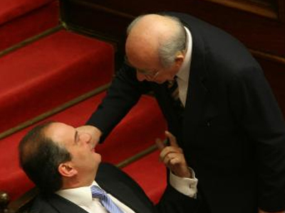 Τα «παπαγαλάκια» και η συγκυβέρνηση