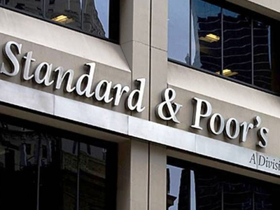 Standard & Poor’s: Απομακρύνει το ενδεχόμενο νέας υποβάθμισης