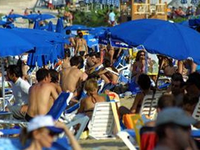 Η κρίση στην Ελλάδα δεν απωθεί του Γερμανούς τουρίστες