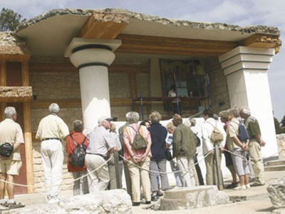 Μικρές απώλειες για τον τουρισμό από τα διεθνή «λουκέτα»