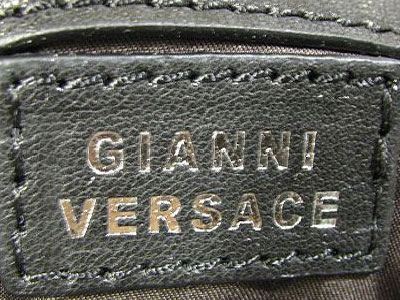 Κλείνει η Versace στην Ιαπωνία