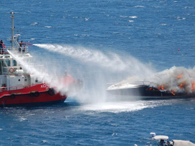 Κρήτη: Πυρκαγιά σε σκάφος λαθροδιακινητών