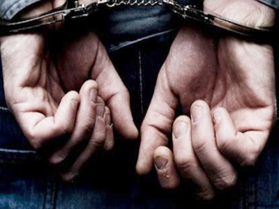 Στον εισαγγελέα αστυνομικός για αποπλάνηση και κατοχή όπλων