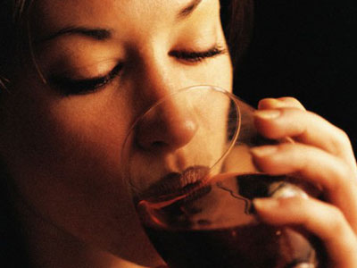 Γονιμότητα: Οι γυναίκες που πίνουν 1-2 ποτηράκια κρασί, γερνούν καλύτερα