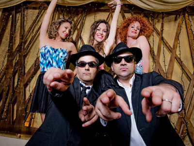 «3 La Louna και 2 Xo! Revoun?»