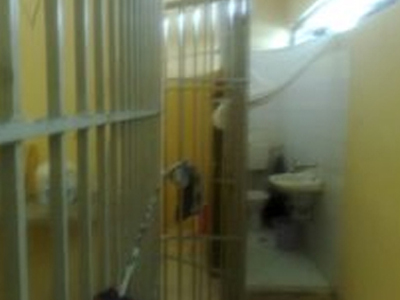 Έπαθε κρίση στο κρατητήριο, πέθανε κατά τη μεταφορά του