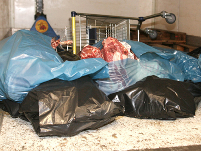 Κατέσχεσαν 2,3 τόνους ακατάλληλα τρόφιμα