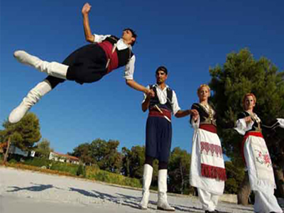 Μαθητές αναπαρέστησαν τον παραδοσιακό κρητικό γάμο