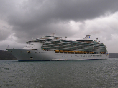 «Πλωτή πολιτεία» στο λιμάνι της Σούδας