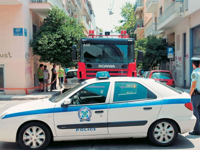 Φθιώτιδα: Ηλικιωμένος απειλούσε να πέσει στο κενό