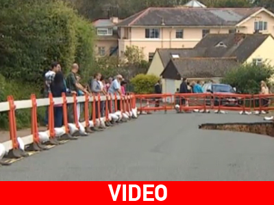 Κατέρρευσε δρόμος στο Devon Κατέρρευσε δρόμος στο Devon