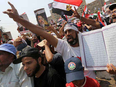 Από τα ξημερώματα πλήθη διαδηλωτών υπέρ του Μόρσι