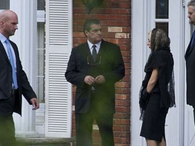 Σεμνή, αποχαιρέτησε τον παππού της