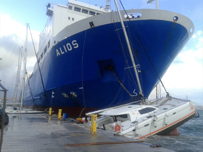 Τεράστια η καταστροφή από την πρόσκρουση του «ALIOS» στο Λαύριο