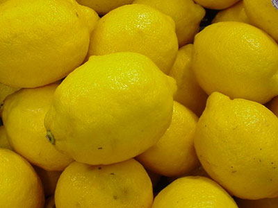 Εντόπισαν σάπια λεμόνια και σπαράγγια σε χαλασμένες κονσέρβες