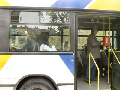 Της άρπαξαν τα χρήματα την ώρα που ανέβαινε στο λεωφορείο!