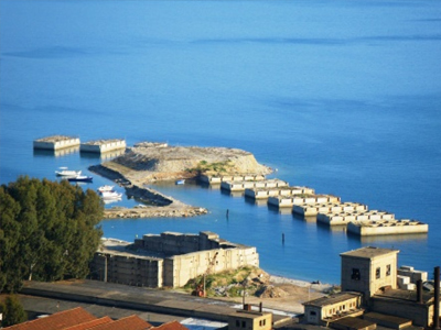 Απαγόρευση μπάνιου κοντά στο λιμάνι Αιγίου