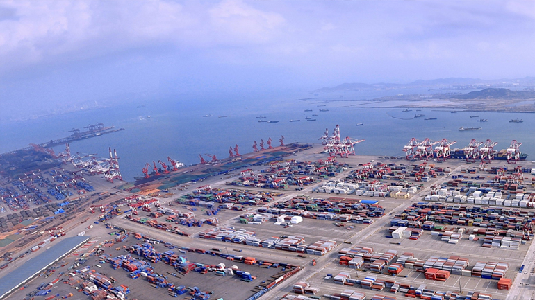 Ασιατικά λιμάνια: «Το μεγάλο τρώει το μικρό…»;