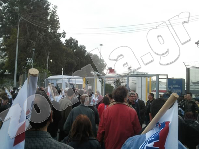 «Μπλόκο» στην Ακτή Ξαβερίου από τα μέλη του ΠΑΜΕ