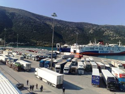 Τους έκρυβε σε τροχόσπιτο