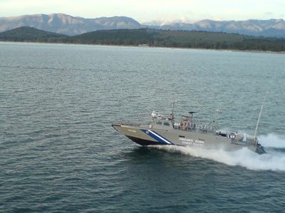 Συνέλαβαν δουλέμπορο και οικονομικούς μετανάστες