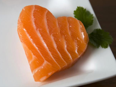 Τα λιπαρά ψάρια προστατεύουν από εγκεφαλικά