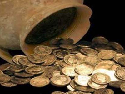 Έκλεψαν λίρες από σπίτι την ώρα του Επιταφίου