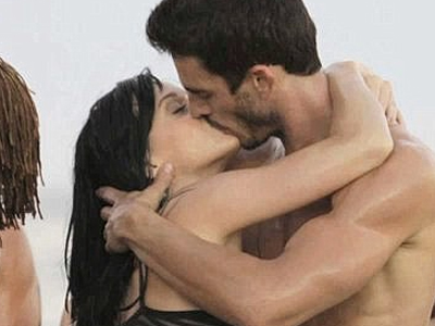 Russell… μην κοιτάς!