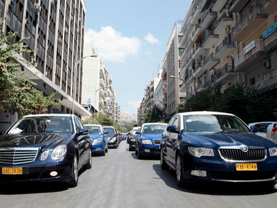 Απεργούν οι οδηγοί ταξί στη Θεσσαλονίκη Απεργούν οι οδηγοί ταξί στη Θεσσαλονίκη