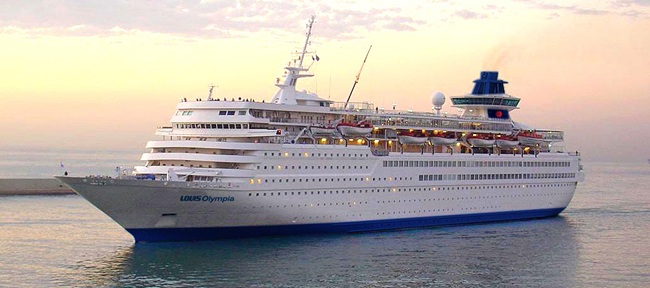 «Ποδαρικό» στη Σαντορίνη από την Louis Cruises