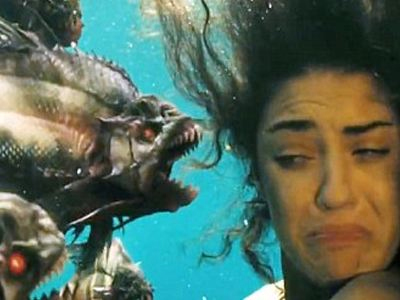 Λεσβιακές σκηνές και θανατηφόρα πιράνχας!