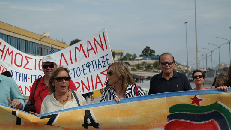 Τρέλα! Βουλευτίνες Πειραιά του ΣΥΡΙΖΑ διαδηλώνουν κατά της πολιτικής (τους) για το λιμάνι!